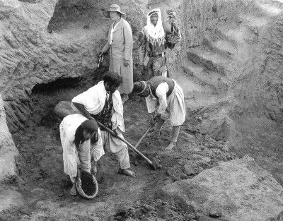 Агата Кристи на археолошкиот локалитет Chagar Basar