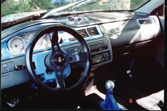 http://i253.photobucket.com/albums/hh46/rexmanches/haTCH/blueinterior2002.jpg