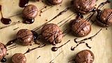 Chocolate Caramel Macarons photo imagesqtbnANd9GcQk4mvSAVJHrPbzMijJ6_zpsc660d142.jpg
