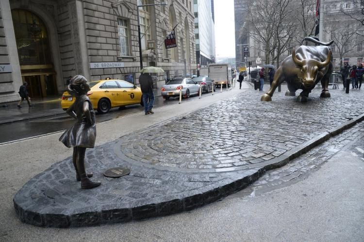 Girl v Wall St Bull photo girl-bull-sculptures.jpg