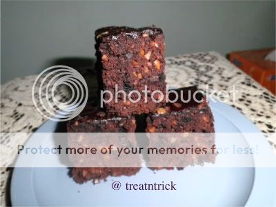 Eggless Chocolate Brownies Recipe @ treatntrick.blogspot.com