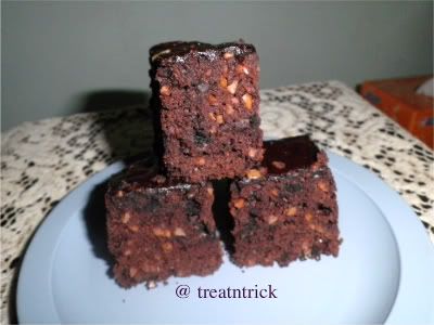 Eggless Chocolate Brownies Recipe @ treatntrick.blogspot.com