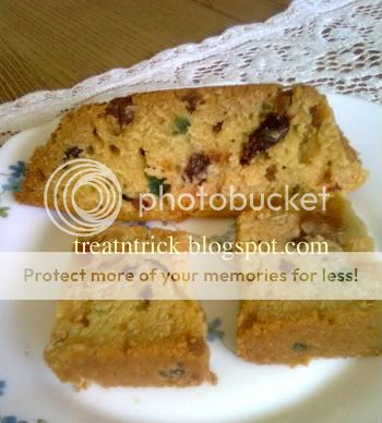 Eggless Fruit Cake Recipe @ treatntrick.blogspot.com