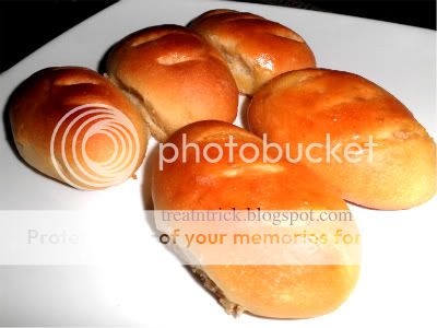 Photobucket Sweet Yeast Rolls Recipe @ treatntrick.blogspot.com