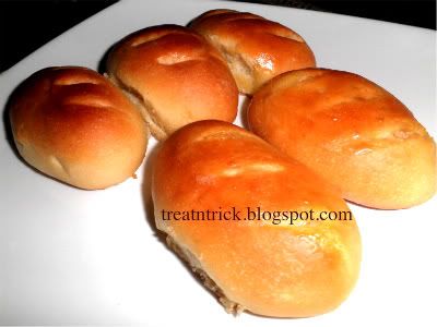 Photobucket Sweet Yeast Rolls Recipe @ treatntrick.blogspot.com