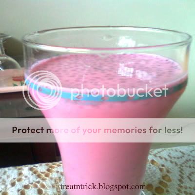 Photobucket Bandung (Rose Syrup Milk Drink) @ treatntrick.blogspot.com