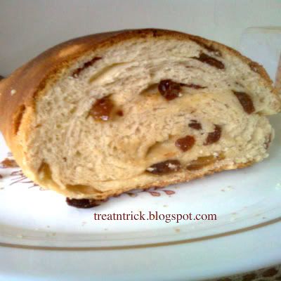 Raisin Bread Recipe @ treatntrick.blogspot.com