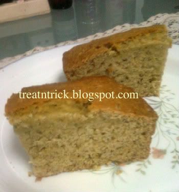 Banana Oatmeal Cake Recipe @ treatntrick.blogspot.com