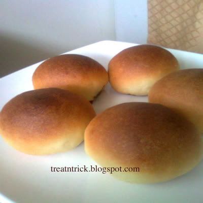 No Knead Butter Rolls Recipe @ treatntrick.blogspot.com