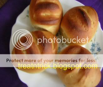 Onion Bread Recipe @ treatntrick.blogspot.com