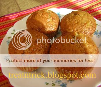 Photobucket Banana Bread Muffib Recipe @ treatntrick.blogspot.com